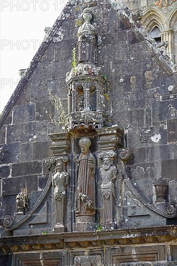 Statue of Pol Aurelien or Pol de Leon above the entrance to the Ossuaire ossuary, Enclos paroissial Eglise Saint-Salomon de La Martyre