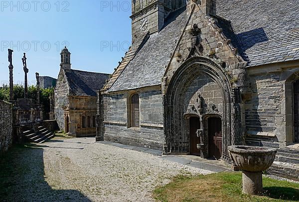 Enclos paroissial, Saint-Yves church