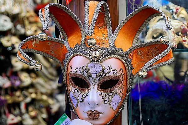 Stall, Masks