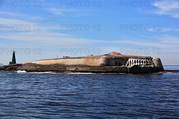 Forte Tamandare da Laje in the Baia de Guanabara bay, located in front of Sugar Loaf Mountain