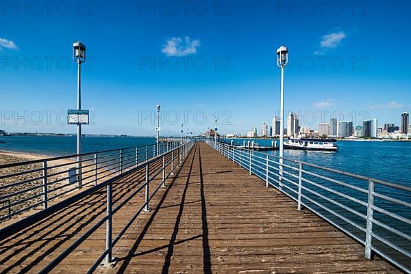 Long Pier, San Diego skyline