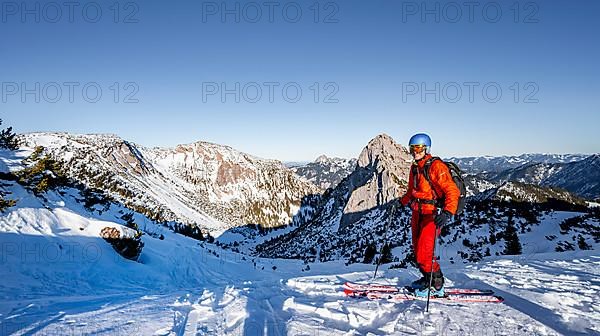 Ski tourers, mountain peak of the Ruchenkoepfe