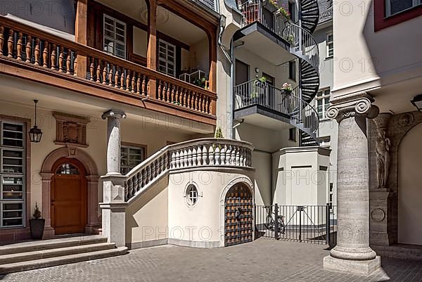 Reconstructed and modern town houses, Hof zum Goldenen Laemmchen