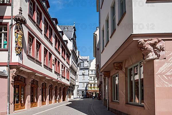 Reconstructed patrician residence Das Goldene Laemmchen and town houses with shops, Hinter dem Laemmchen