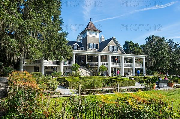 Plantation house in the Magnolia Plantation outside Charleston, South Carolina