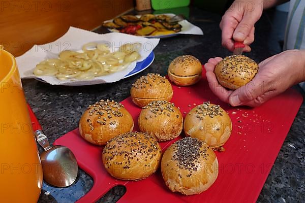 Swabian cuisine, preparing steam noodle burgers