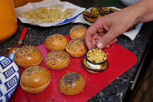 Swabian cuisine, preparing steam noodle burgers