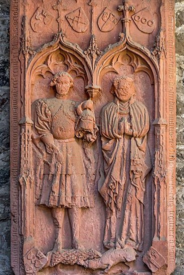 Grave slab with relief, tomb of Johann von Linden and Guda von Bellersheim