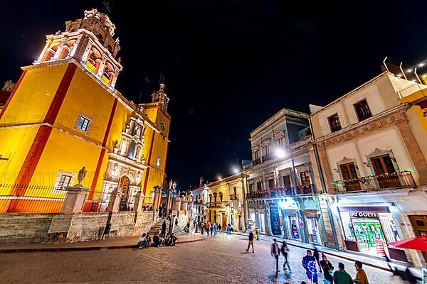 Basilica Colegiata de Nuestra Senora at night, Unesco site Guanajuato