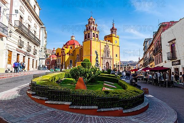 Monumento a La Paz before the Basilica Colegiata de Nuestra Senora, Unesco site Guanajuato