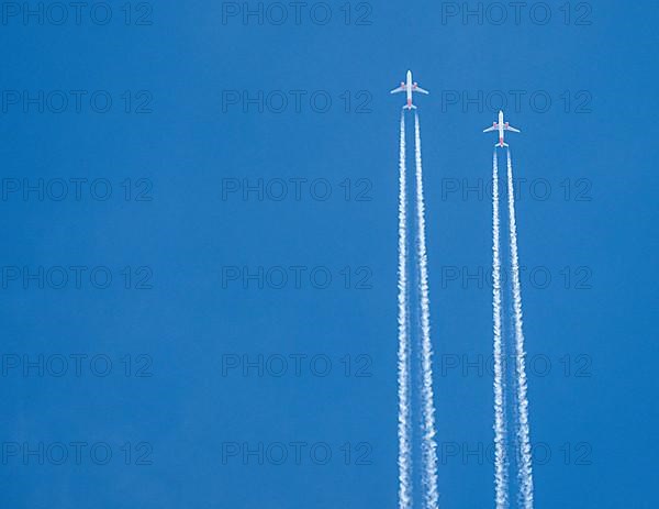 Aircraft, contrails