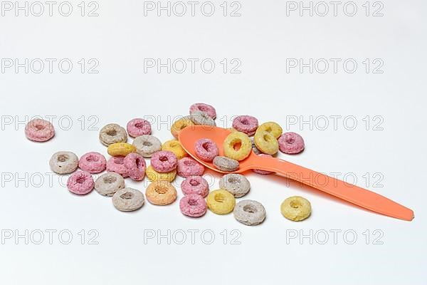 Fruit-flavoured cereal rings with spoon, children's breakfast