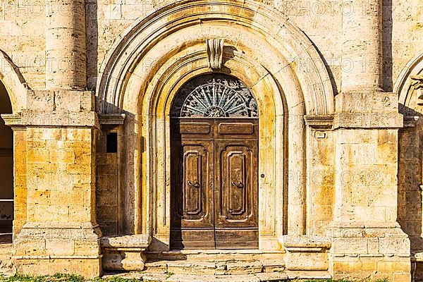 Round arched entrance door of Palazzo Capitano, Piazza Grande