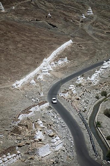 Small white stupa by the road, Hunder Gompa