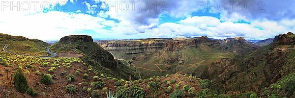 Viewpoint Degollada de La Yegua with panoramic view. San Bartolome de Tirajana, Las Palmas