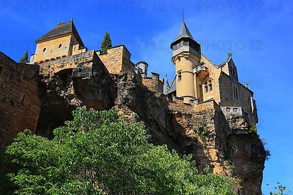 Montfort Castle on a cliff, 90 metres above the Dordogne