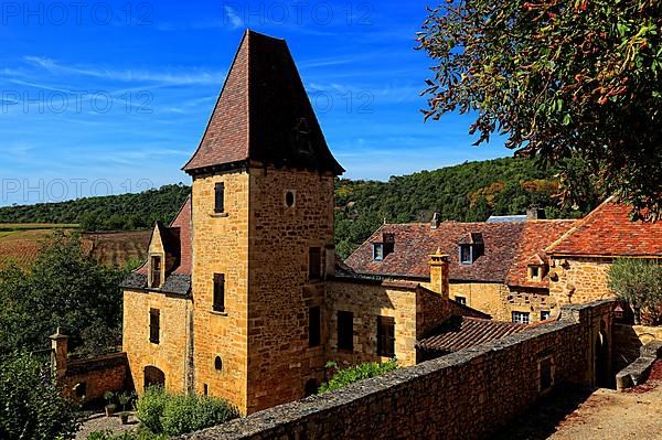 Montfort Castle on a cliff, 90 metres above the Dordogne