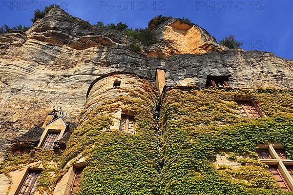 Facade greening, La Roque-Gageac