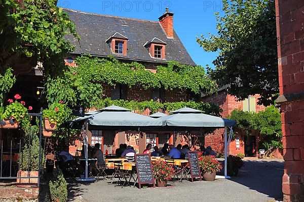 Collonges-la-Rouge, Colonjas