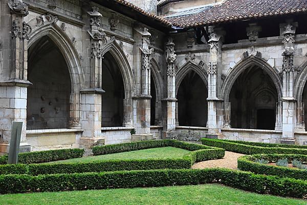 Cathedral cloister, Saint-Etienne Cathedral