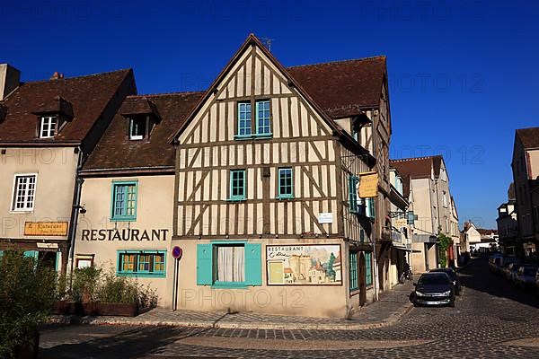 Chartres, old town