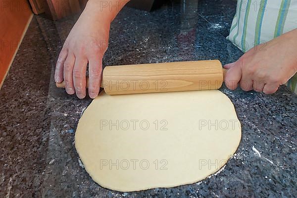 Swabian cuisine, preparing curd dough for Haertsfelder potato cake