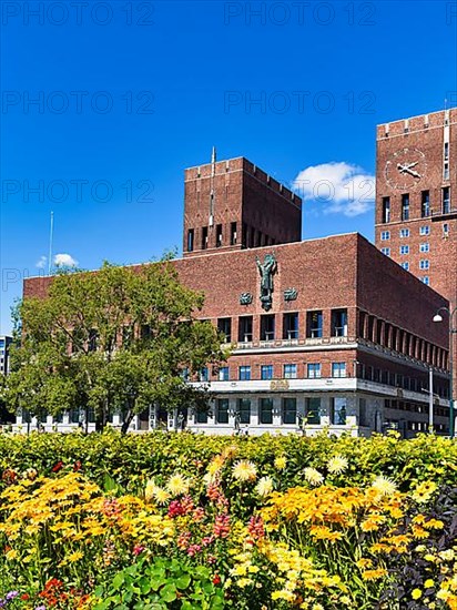 Monumental red brick city hall with two towers, architects Arnstein Arneberg and Magnus Poulsson