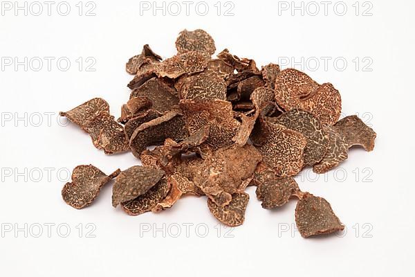 Dried mushrooms, dried truffles