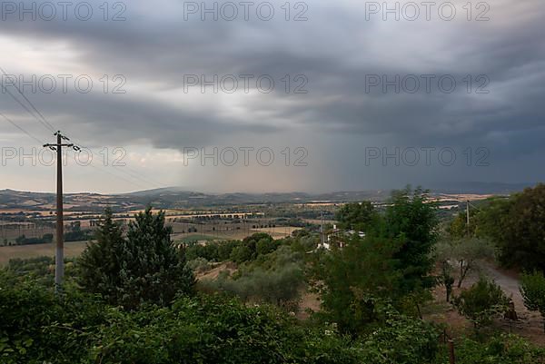 Thunderstorm cell, heavy rain