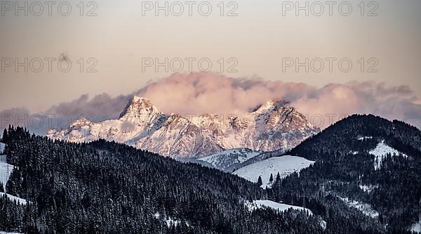 View of the Loferer Steinberge, Alps in winter with snow-covered mountains