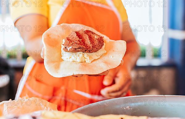 Preparation of the dough for traditional Nicaraguan pupusas, Elaboration of traditional mixed pupusas