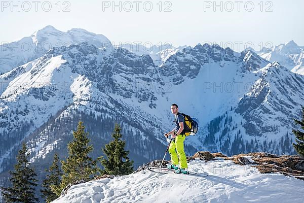 Ski tourers on their way to the Rotwand, mountains in winter