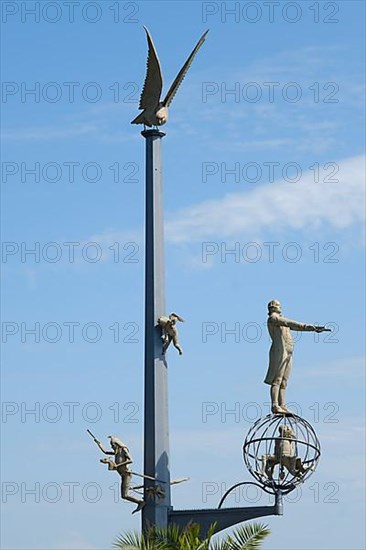 Magic Column, sculpture by Peter Lenk