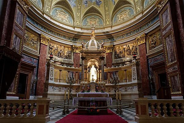 St Stephen's Basilica, altar