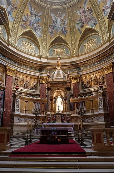 St Stephen's Basilica, altar