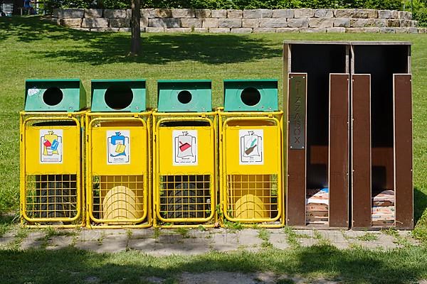 Container for waste separation and pizza box, Hagnau