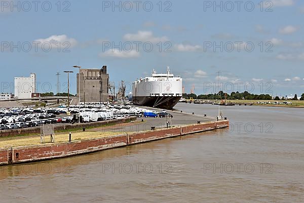 Car loading at the outer harbour, Emden