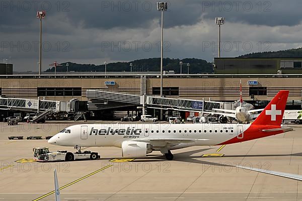 Aircraft helvetic Airways, Embraer E190-E2