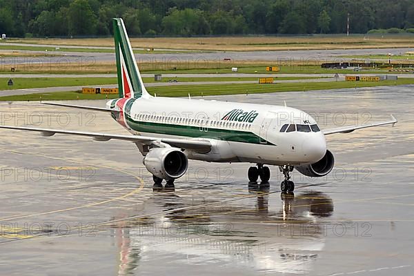 Aircraft Alitalia, Airbus A320-200