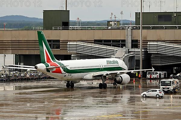 Aircraft Alitalia, Airbus A320-200