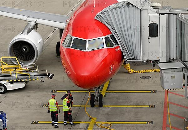 Handling aircraft Edelweiss Air, Zurich Kloten