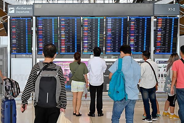 Display board flight connections departures, passengers