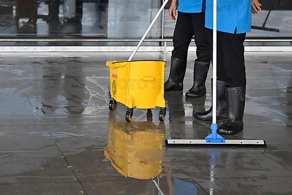 Floor cleaning,