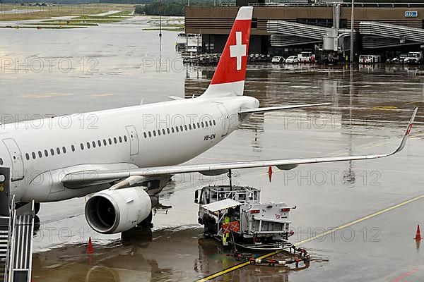 Ground crew tanker, aircraft Swiss