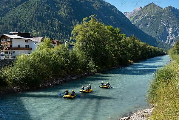 Water sportsmen rafting, Lech