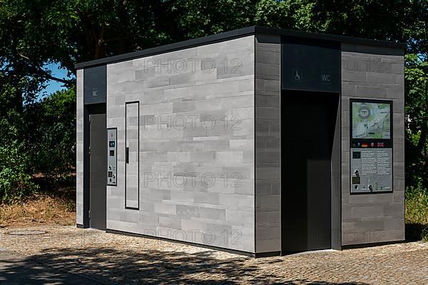 Public toilet block, Olympiastadion S-Bahn station