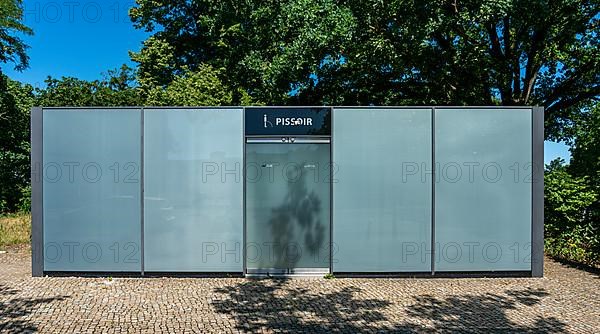 Public toilet block, Olympiastadion S-Bahn station