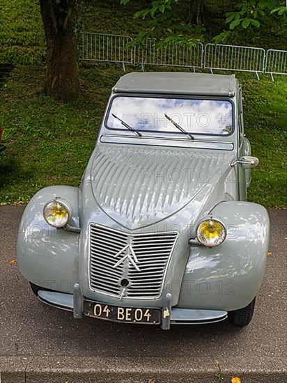 Citroen 2 CV, grey