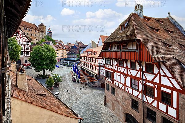 View from the Tiergaertnertor wall onto the square at the Tiergaertnertor, from the left