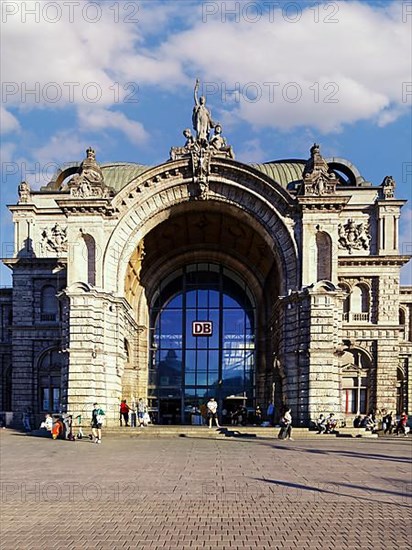 Main portal, main station